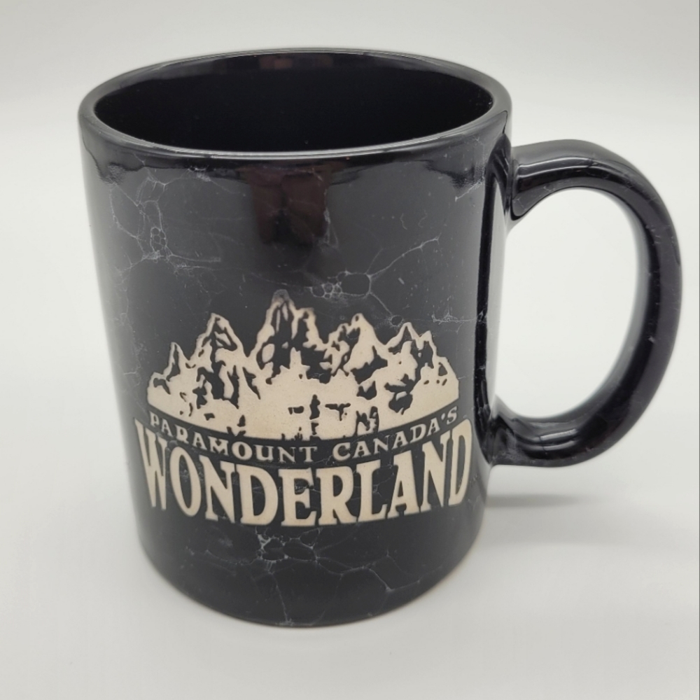 PARAMOUNT CANADA'S WONDERLAND | mountain scene coffee mug